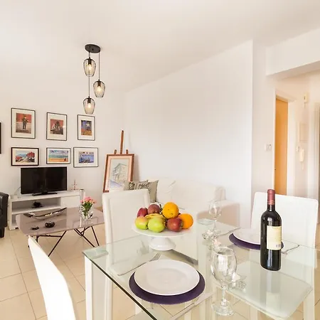 Elena Court Apt 401 Апартаменты