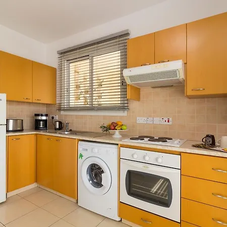 Elena Court Apt 401 Апартаменты *