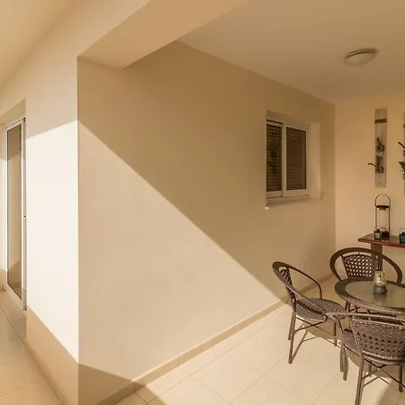 Elena Court Apt 401 Апартаменты